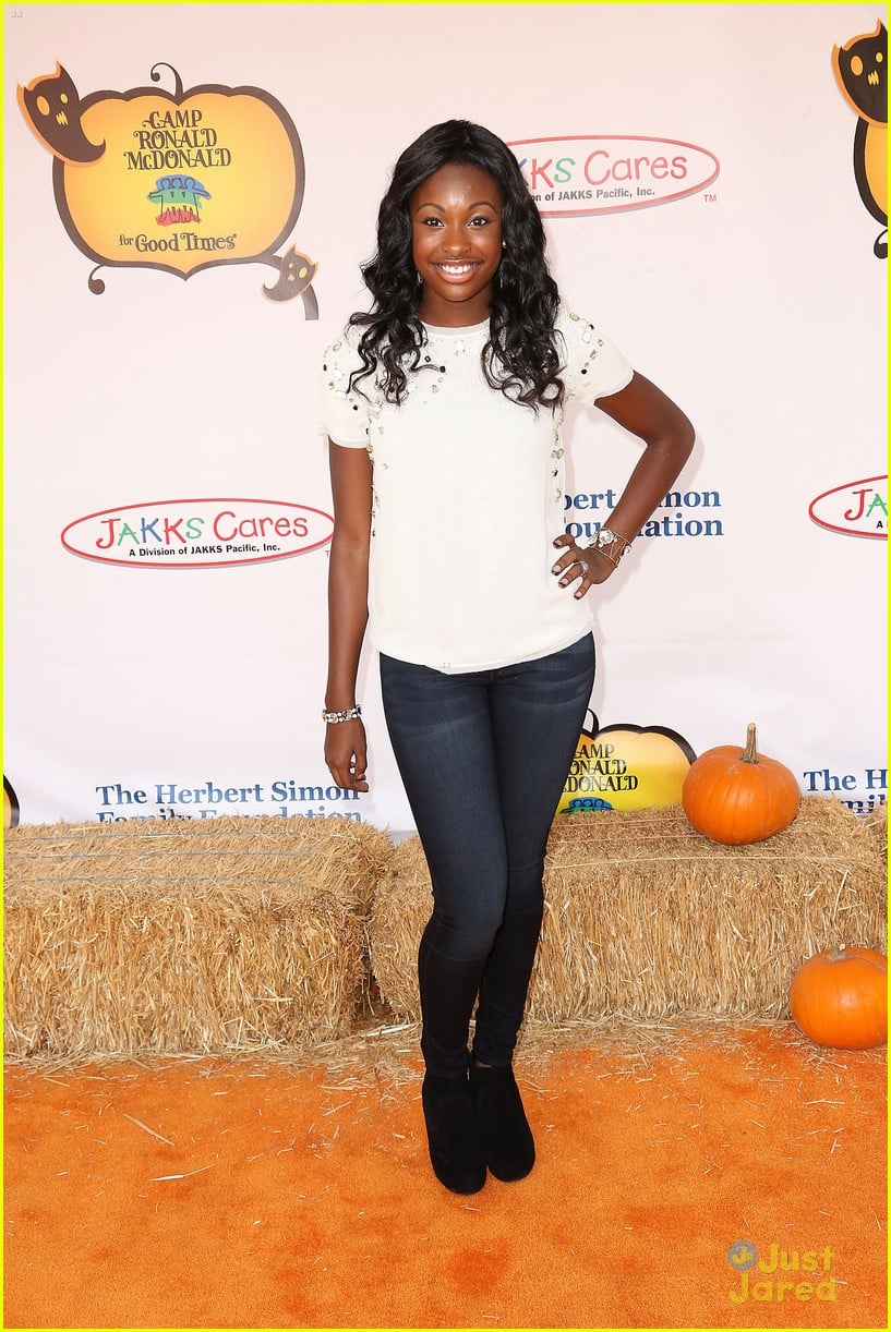 Olivia Holt Parties on the Pier with Coco Jones | Photo 504661 - Photo