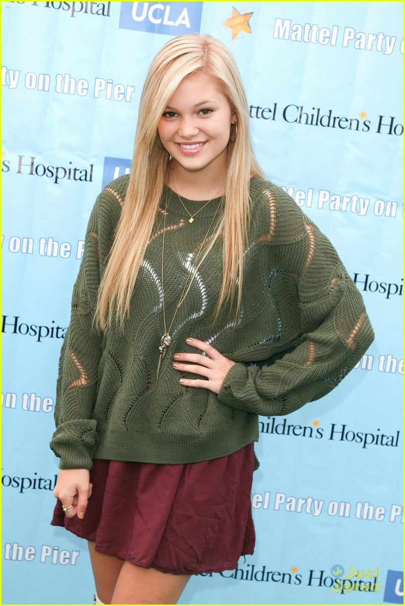 Full Sized Photo of olivia holt coco jones carnival pier 21 | Olivia