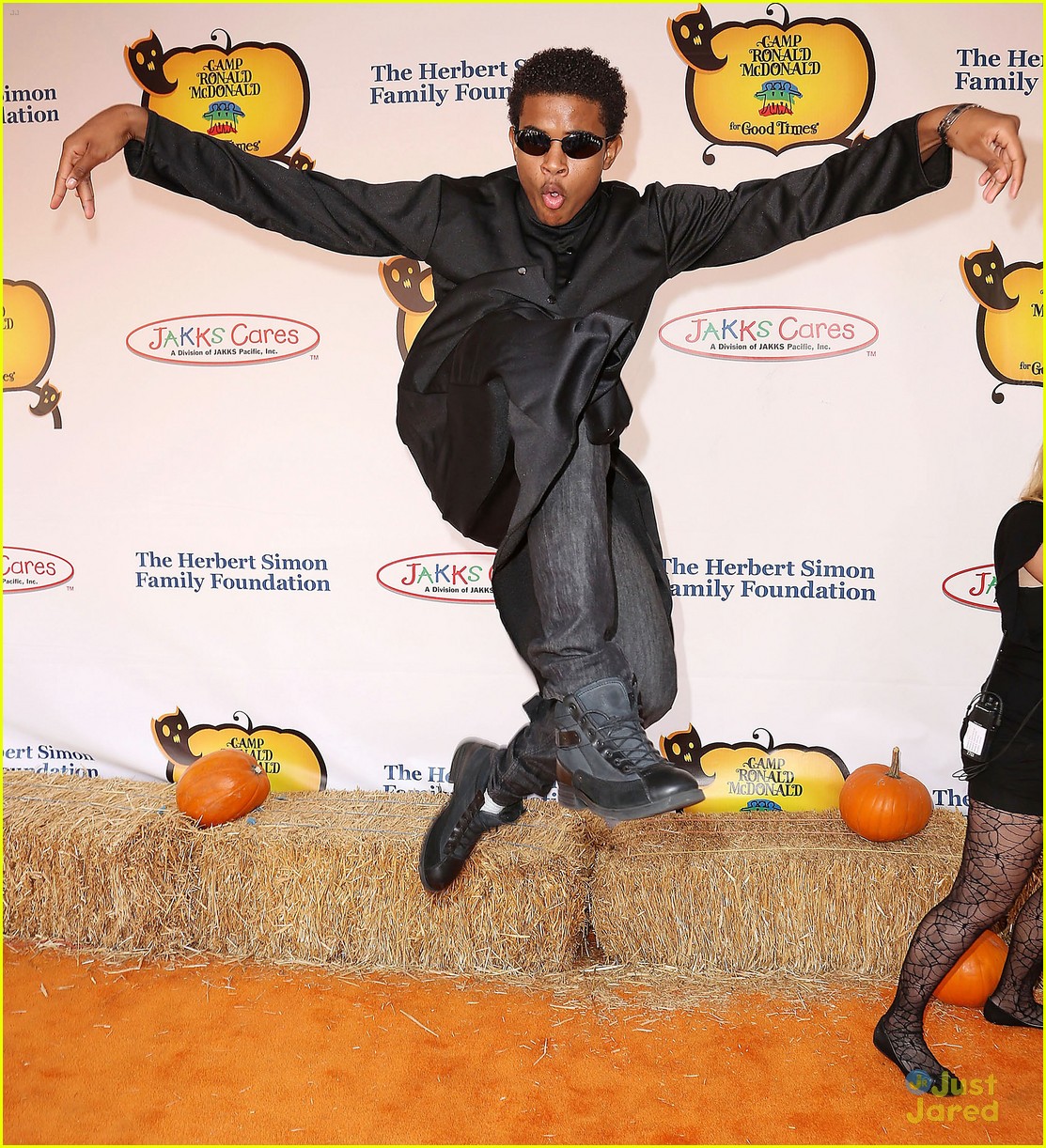 Full Sized Photo of olivia holt coco jones carnival pier 22 | Olivia