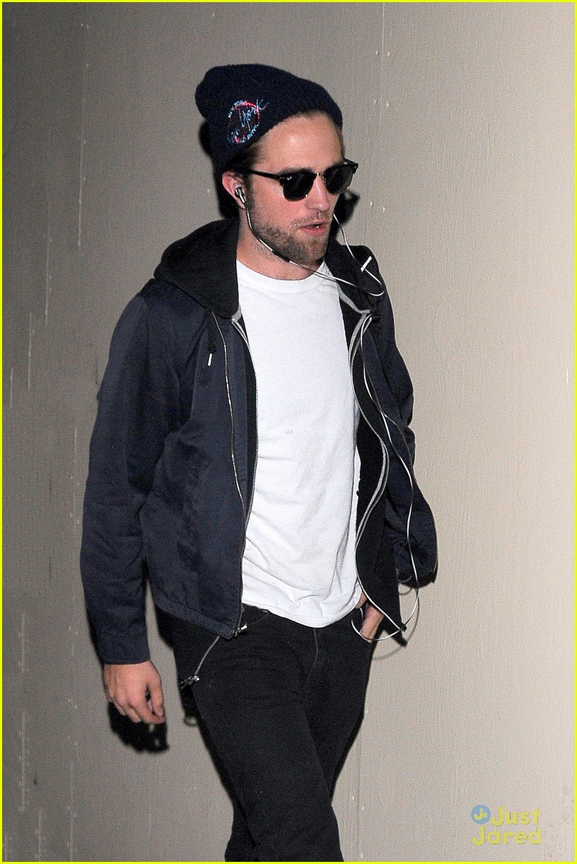 Robert Pattinson: LAX Lift Off | Photo 504092 - Photo Gallery | Just ...