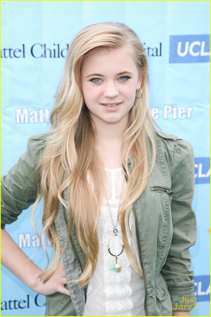 Peyton List And Laura Marano Party At The Pier With Mattel Photo 504637 Photo Gallery Just 