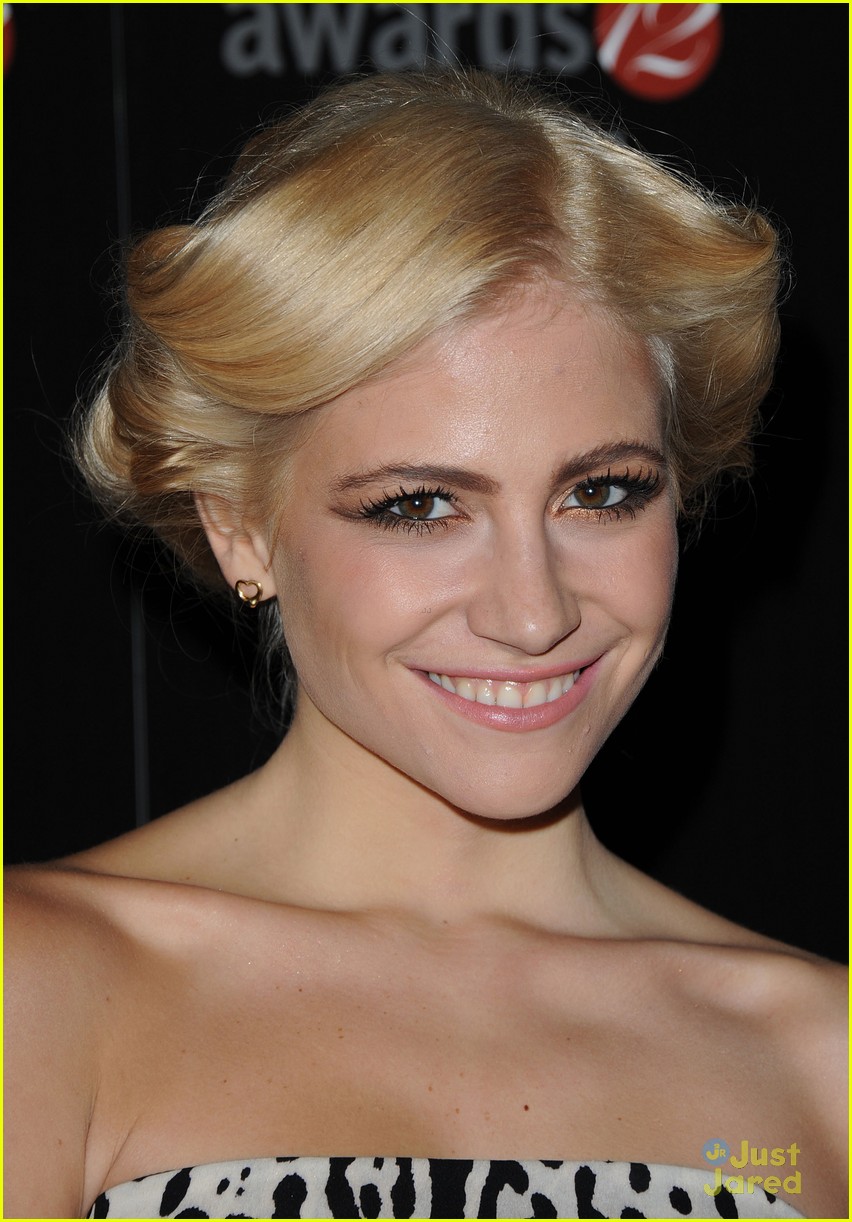 Full Sized Photo of pixie lott attitude awards 02 | Pixie Lott