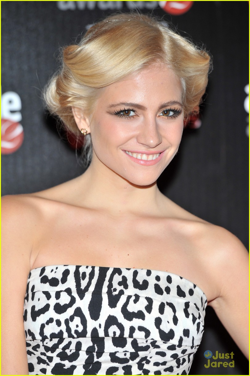 Full Sized Photo of pixie lott attitude awards 06 | Pixie Lott