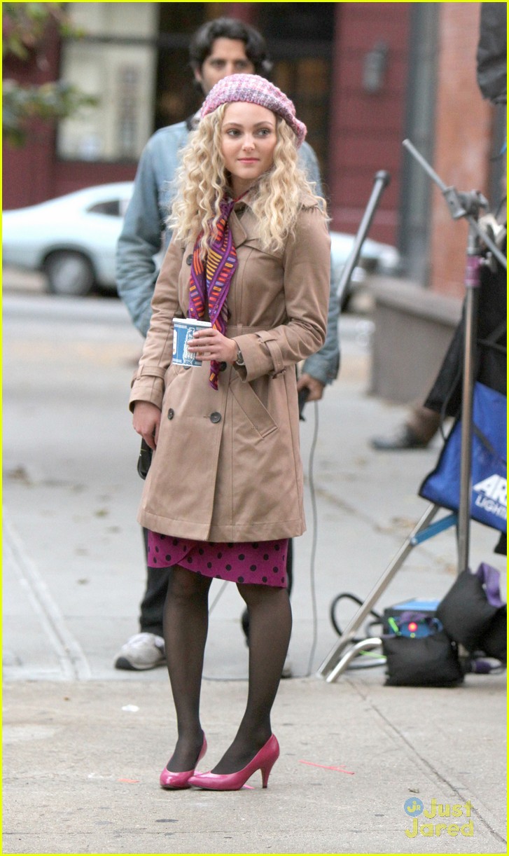 Annasophia Robb Films With Freema Agyeman For The Carrie Diaries Photo 506021 Photo