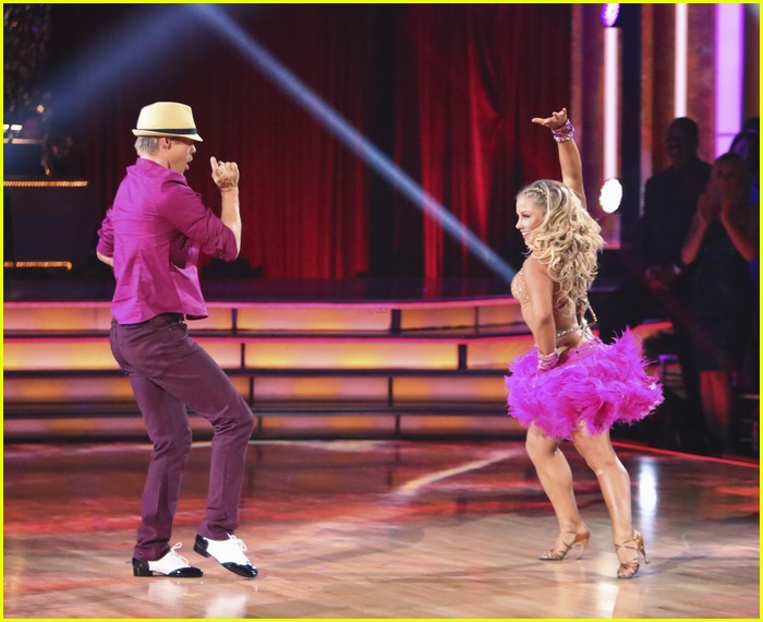 Shawn Johnson & Derek Hough Mambo on 'Dancing With The Stars All