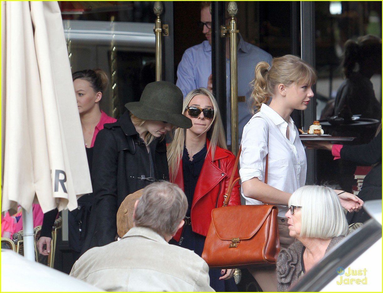 taylor swift emma stone paris lunch 02