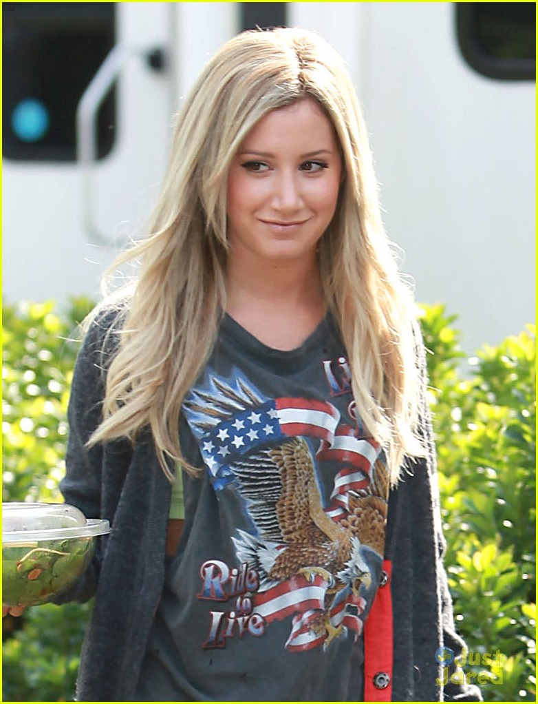 Ashley Tisdale: 'Sabrina: Secrets of a Teenage Witch' Star! | Photo ...