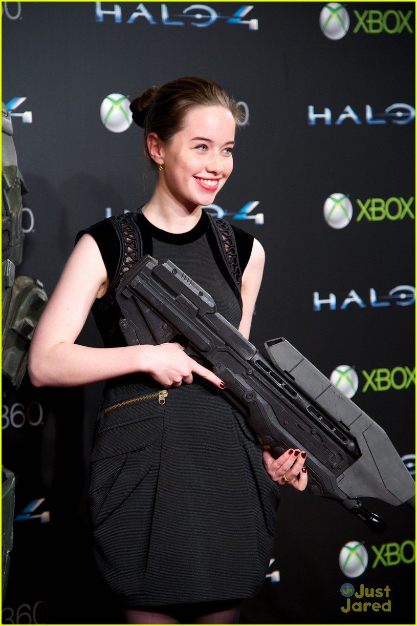 Full Sized Photo Of Anna Poppelwell Halo Madrid Anna Popplewell