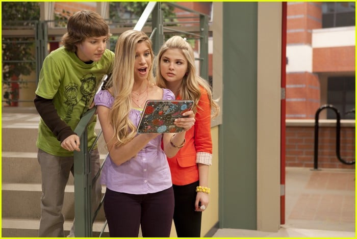 There's a Scavenger Hunt on 'A.N.T. Farm'! ant farm scavange...