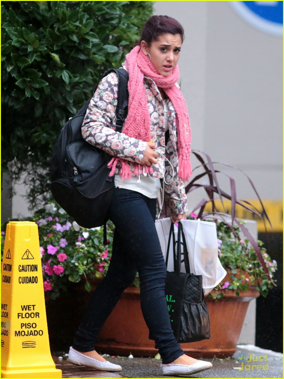 Ariana Grande And Noah Crawford Head To Swindle Set Photo 506906 Photo Gallery Just Jared Jr 9184