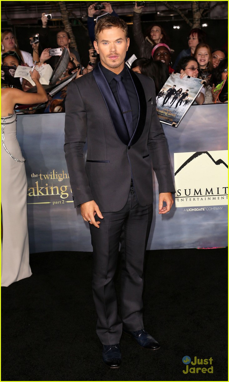 'Breaking Dawn Part 2' Premiere Best Dressed Poll! Photo 510367