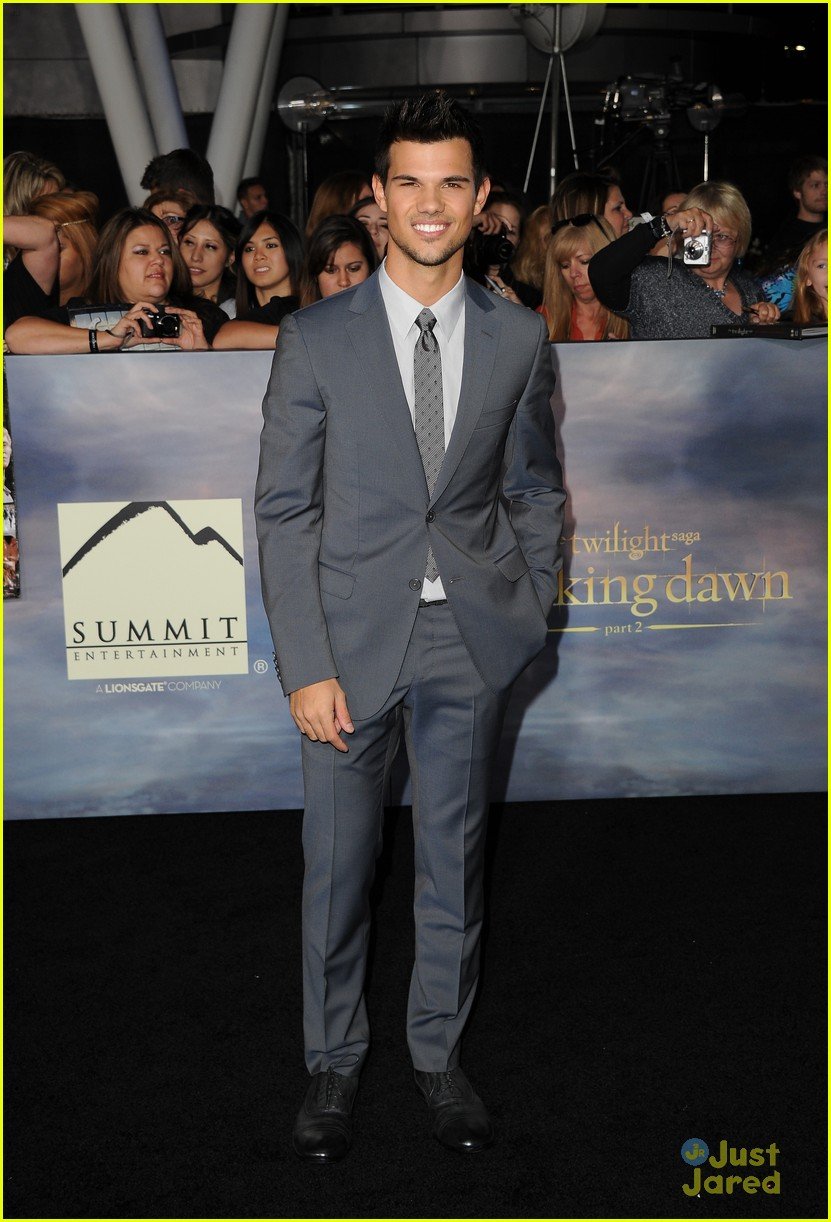 'Breaking Dawn Part 2' Premiere Best Dressed Poll! Photo 510370