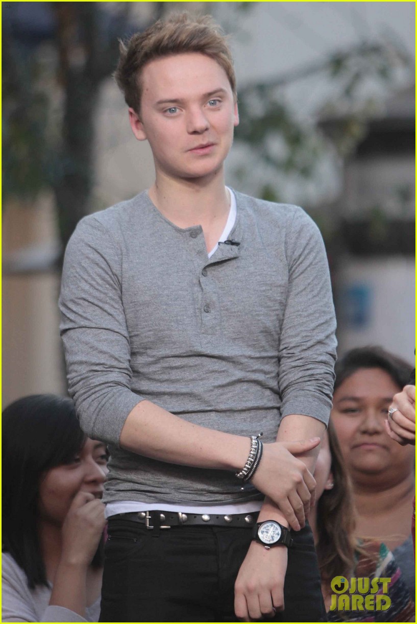 Conor Maynard: &lsquo;Extra&rsquo; at The Grove! | Photo 512842 - Photo Gallery