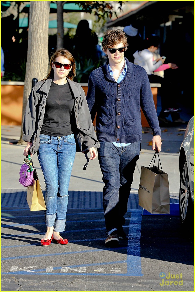 Emma Roberts: Black Friday Shopping with Evan Peters | Photo 512150 ...