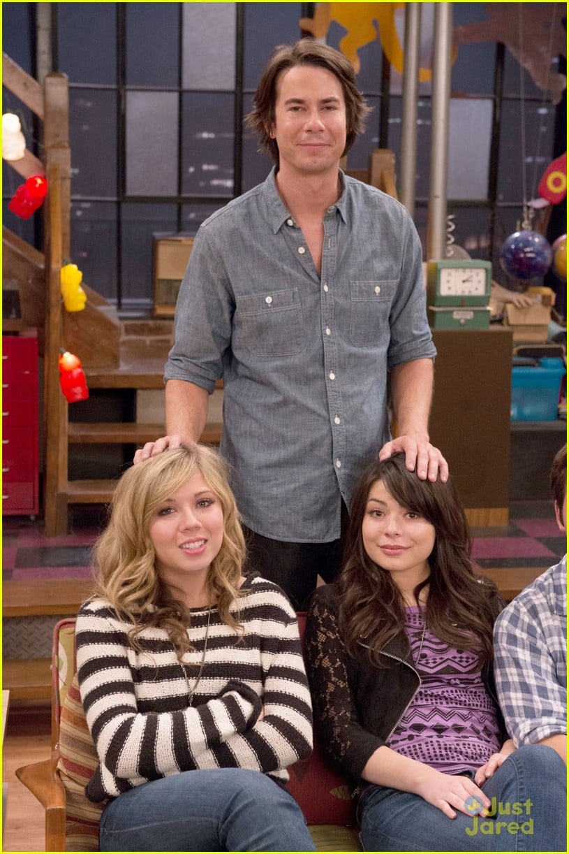 Miranda Cosgrove Jennette McCurdy ICarly Series Finale Tonight Photo Photo