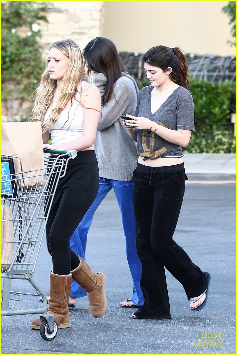 Kendall & Kylie Jenner: Grocery Girls | Photo 508656 - Photo Gallery