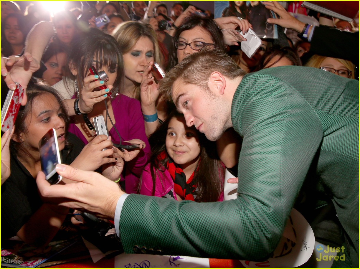 Kristen Stewart & Robert Pattinson: 'Breaking Dawn' Premiere with ...