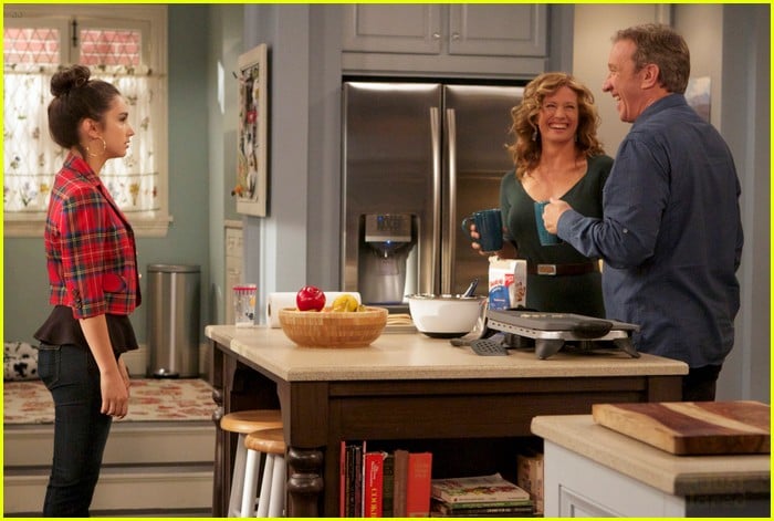 Molly Ephraim: Mandy Gets A Job on 'Last Man Standing' | Photo 511777 ...