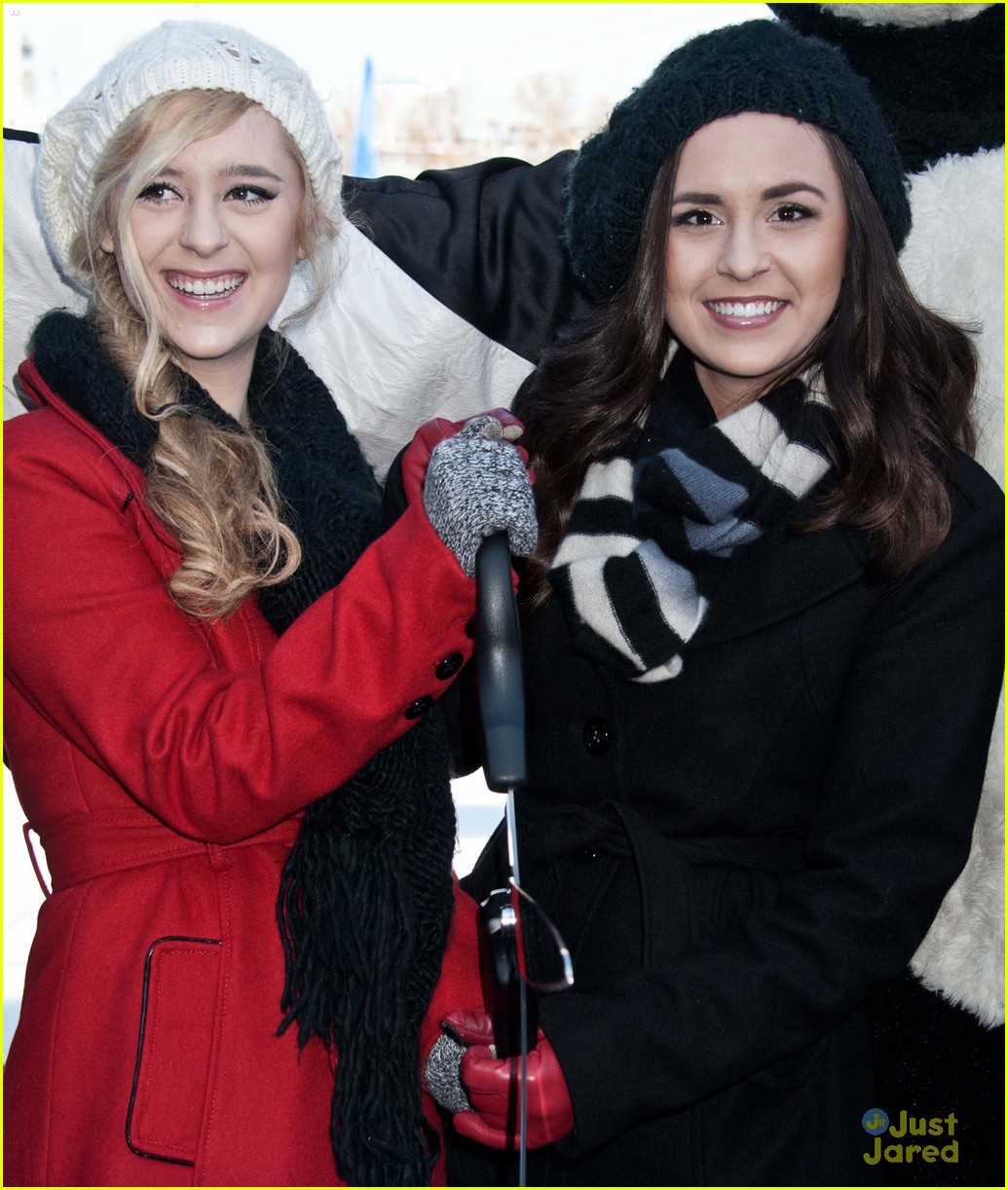 Full Sized Photo of megan liz ice rink opening 01 | Megan & Liz: Blue