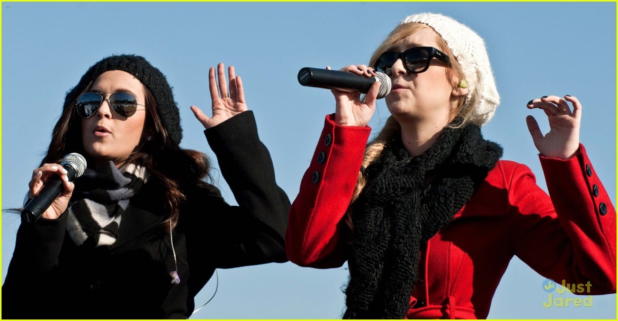 Full Sized Photo of megan liz ice rink opening 04 | Megan & Liz: Blue