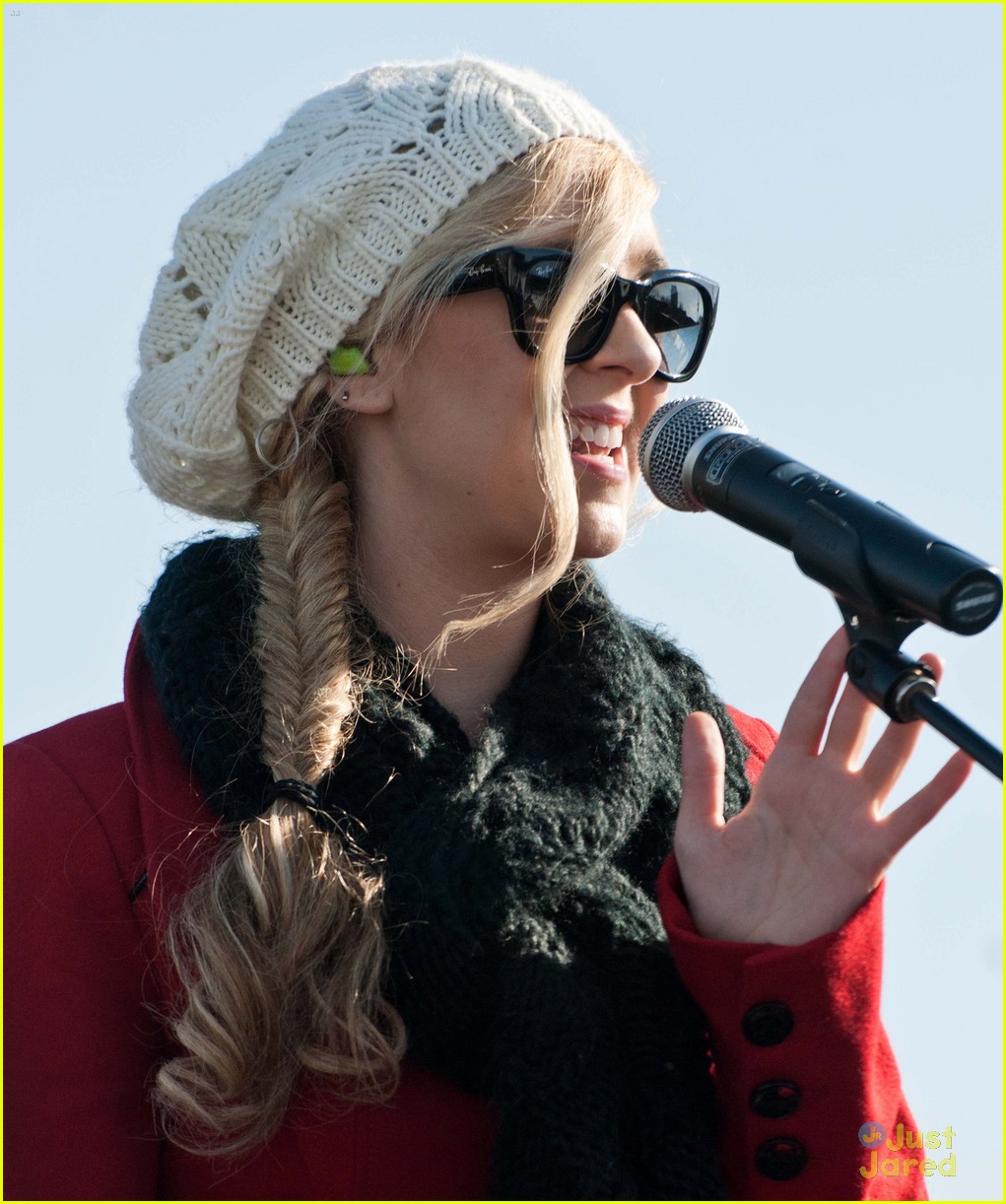 Full Sized Photo Of Megan Liz Ice Rink Opening 05 Megan And Liz Blue