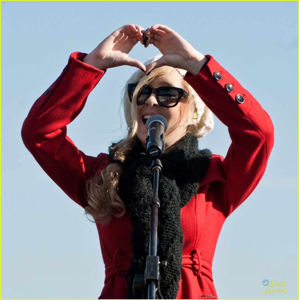 Full Sized Photo of megan liz ice rink opening 12 | Megan & Liz: Blue