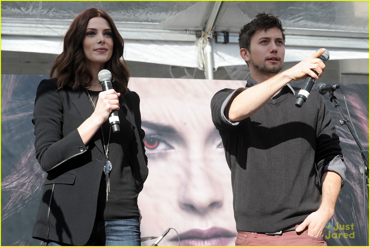 Nikki Reed Ashley Greene Twilight Fan Camp Concert Photo