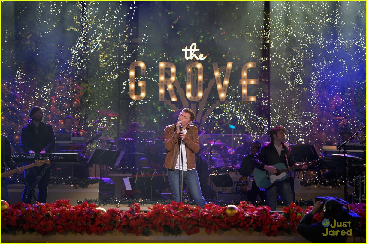 Scotty McCreery & Phillip Phillips Grove Tree Lighting Ceremony