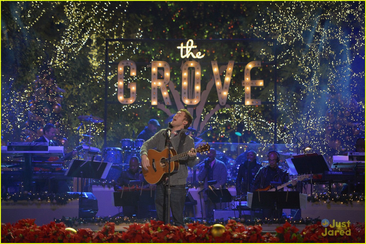 Scotty McCreery & Phillip Phillips Grove Tree Lighting Ceremony