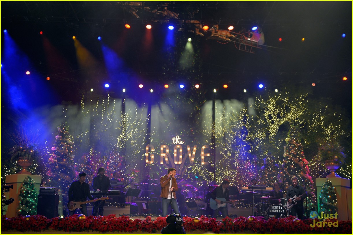 Scotty McCreery & Phillip Phillips Grove Tree Lighting Ceremony