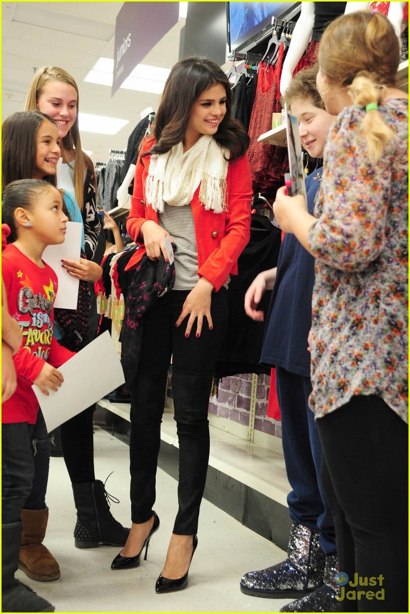 Selena Gomez KMart 'Dream Out Loud' Promo Stop Photo 509057 Photo