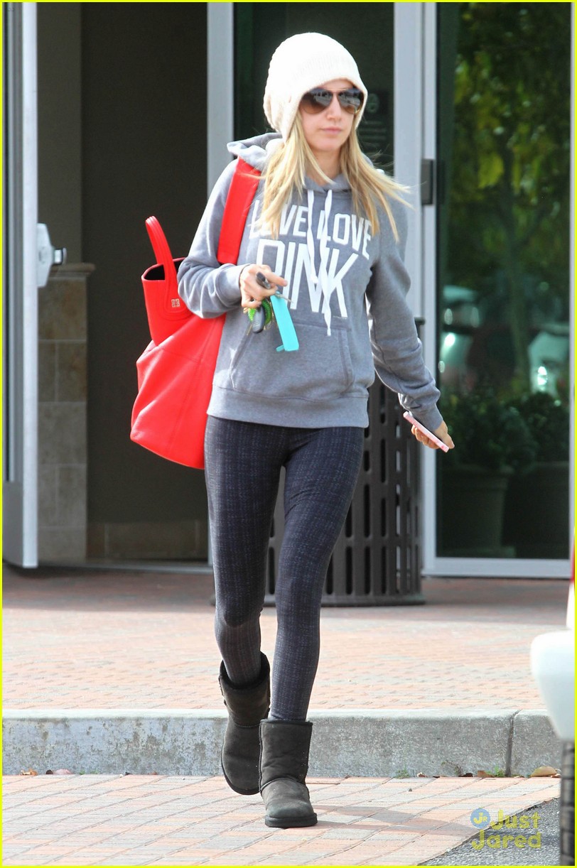 Ashley Tisdale Loves Pink | Photo 510406 - Photo Gallery | Just Jared Jr.