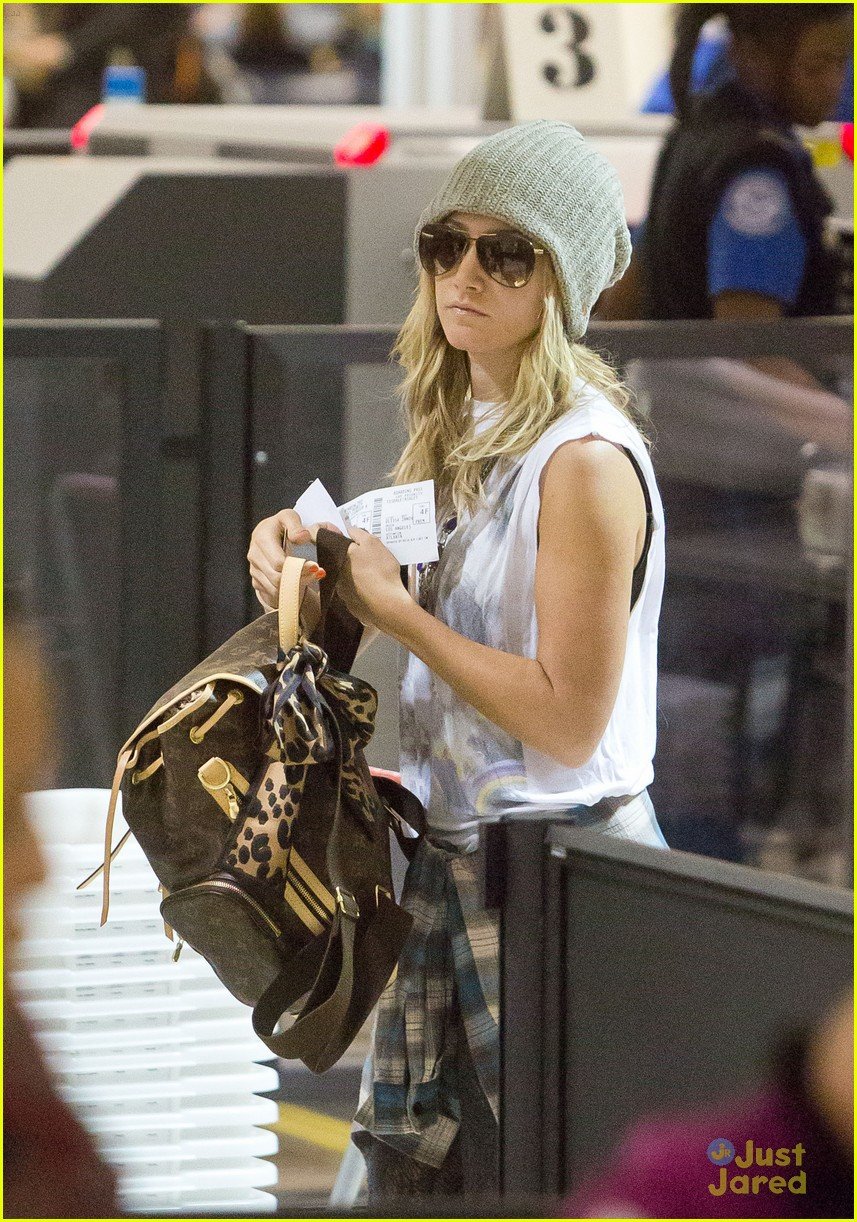 Ashley Tisdale: Thanksgiving Trip! | Photo 511827 - Photo Gallery
