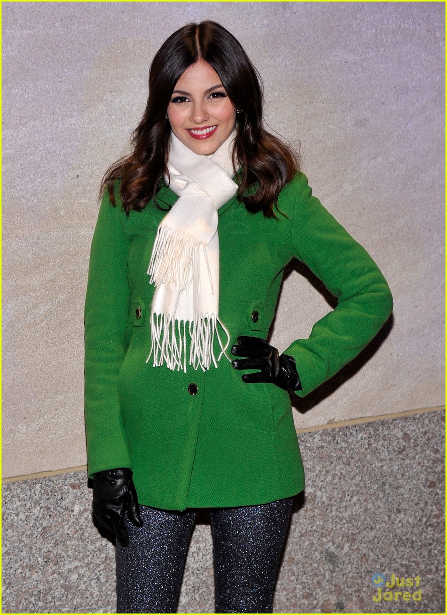 Victoria Justice: Rockefeller Center Christmas Tree Lighting Ceremony ...