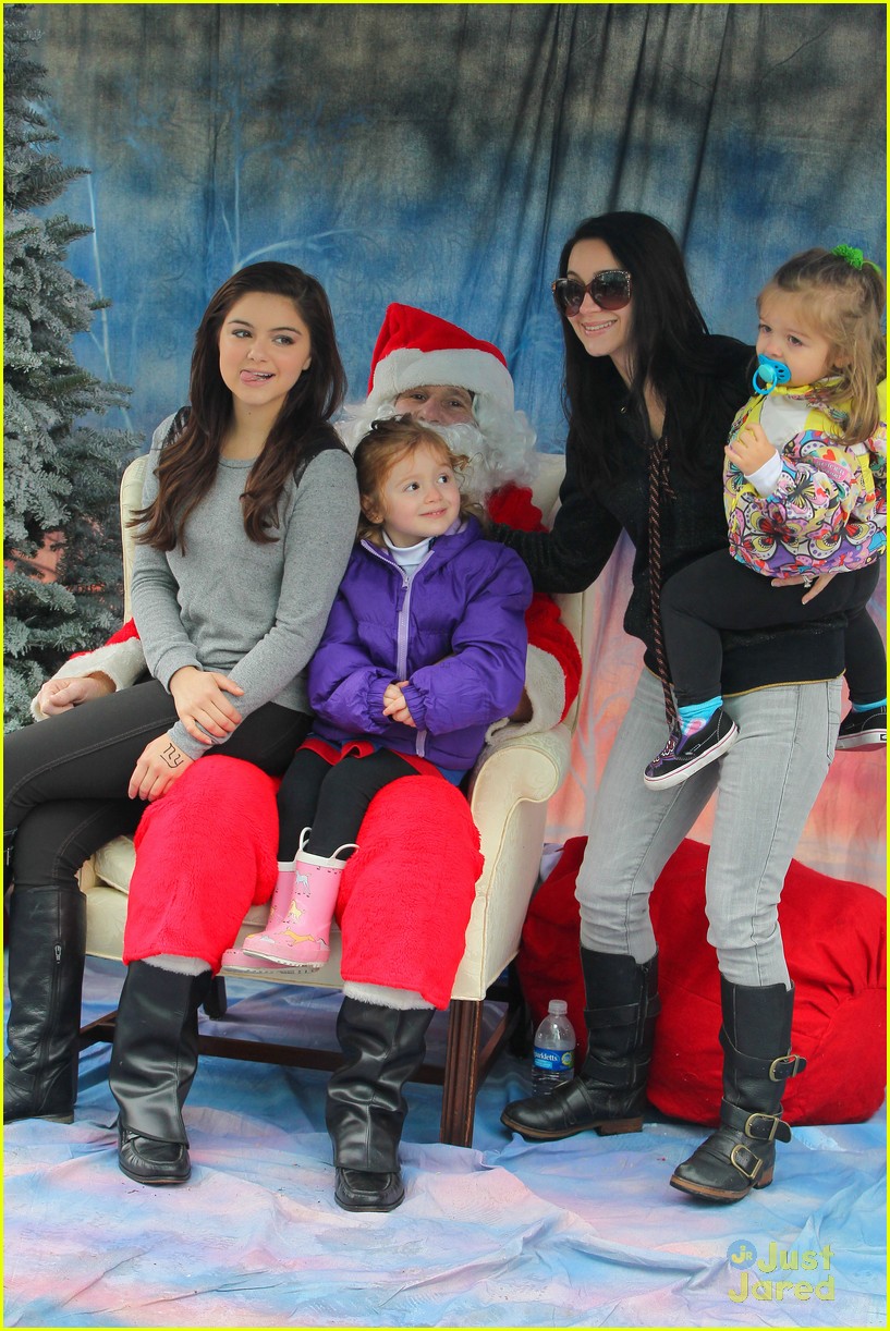 Full Sized Photo of ariel winter santa visit 13 | Ariel Winter: Santa