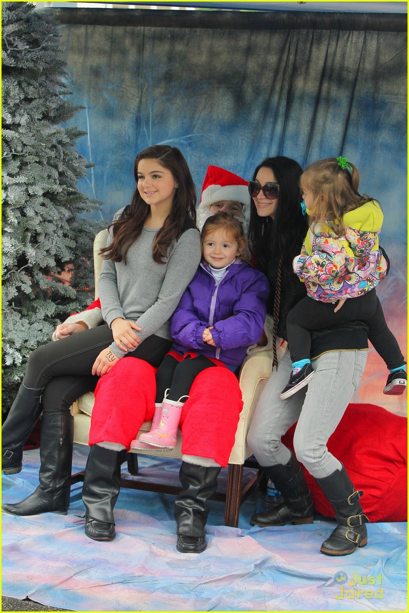 Full Sized Photo of ariel winter santa visit 15 | Ariel Winter: Santa