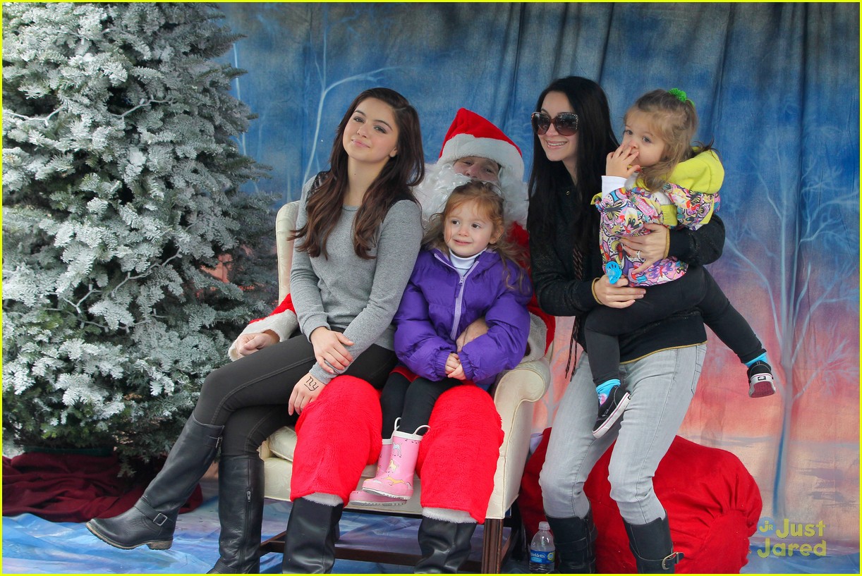 Full Sized Photo of ariel winter santa visit 18 | Ariel Winter: Santa