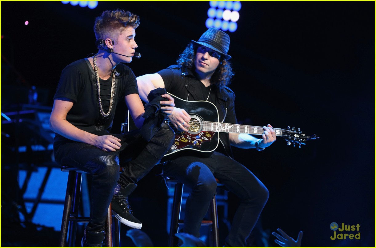 Full Sized Photo Of Justin Bieber Jingle Ball Night Two 11 Justin Bieber Jingle Ball 2012 