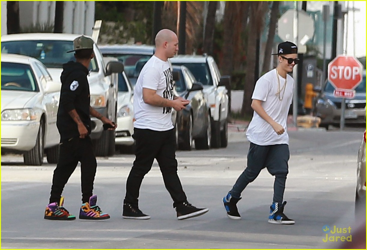 Full Sized Photo of justin bieber miami shopping 08 | Justin Bieber ...