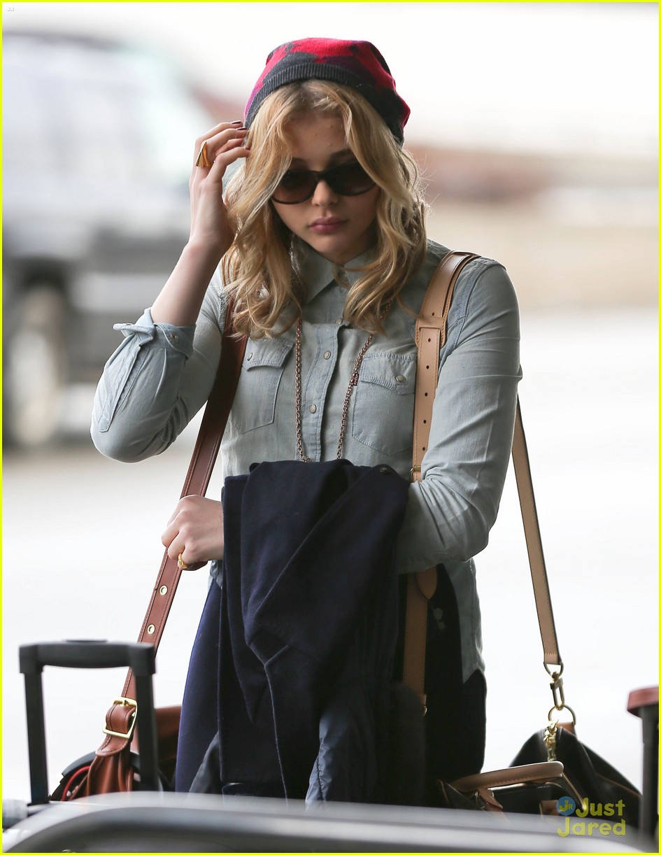 Full Sized Photo of chloe moretz lax arrival 04 | Chloe Moretz: Big