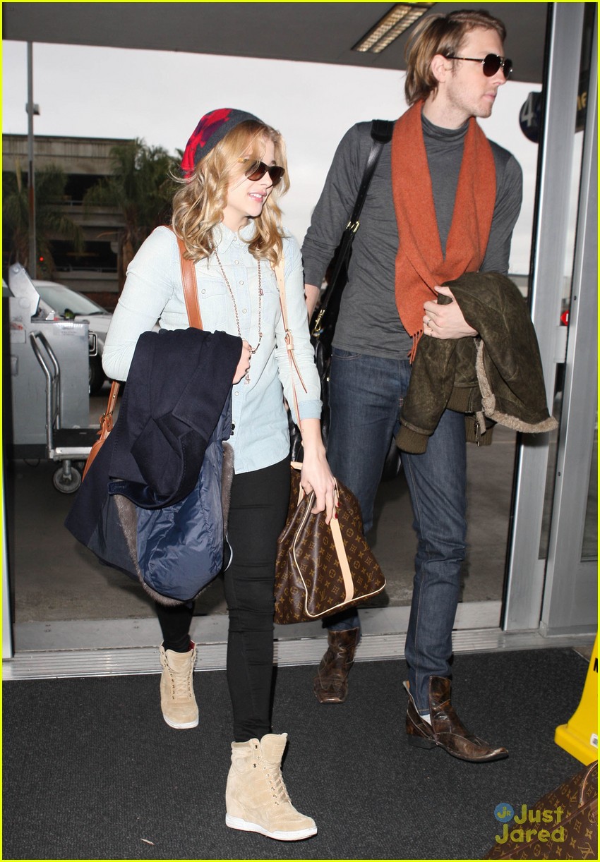 Full Sized Photo of chloe moretz lax arrival 05 | Chloe Moretz: Big