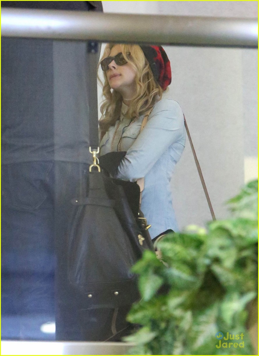 Full Sized Photo of chloe moretz lax arrival 08 | Chloe Moretz: Big