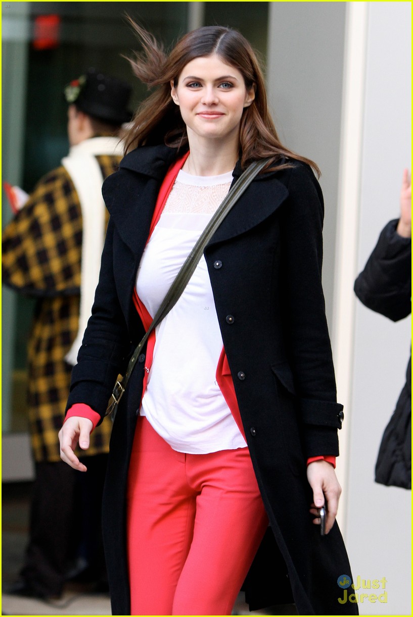 Alexandra Daddario 'Texas' Promo in Toronto Photo 517460 Photo