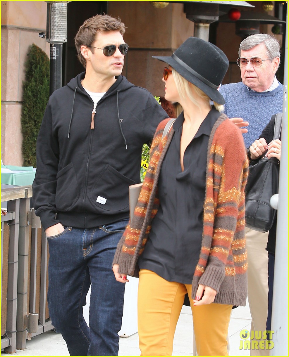 Julianne Hough & Ryan Seacrest: Sightseeing with His Parents! | Photo ...