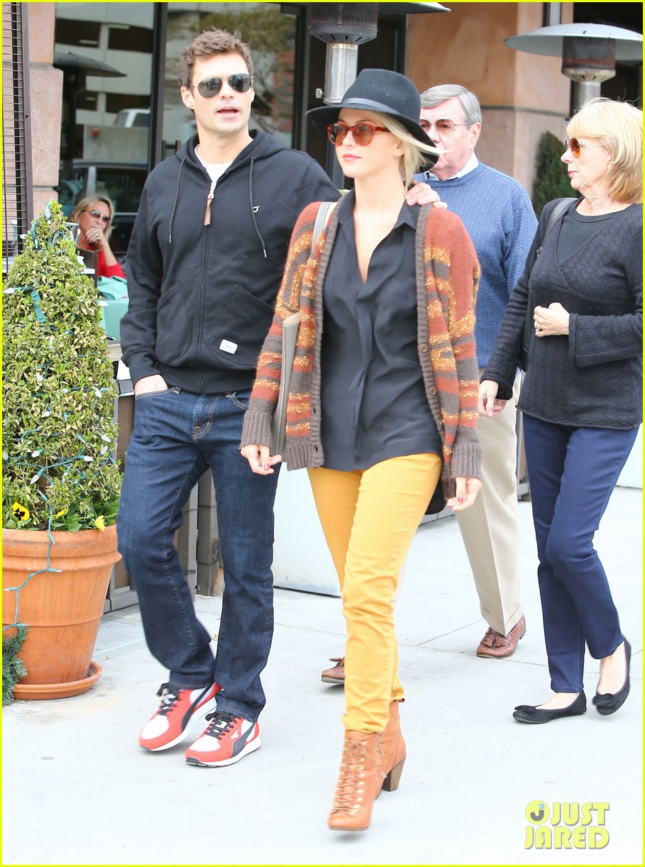 Julianne Hough & Ryan Seacrest: Sightseeing with His Parents! | Photo ...