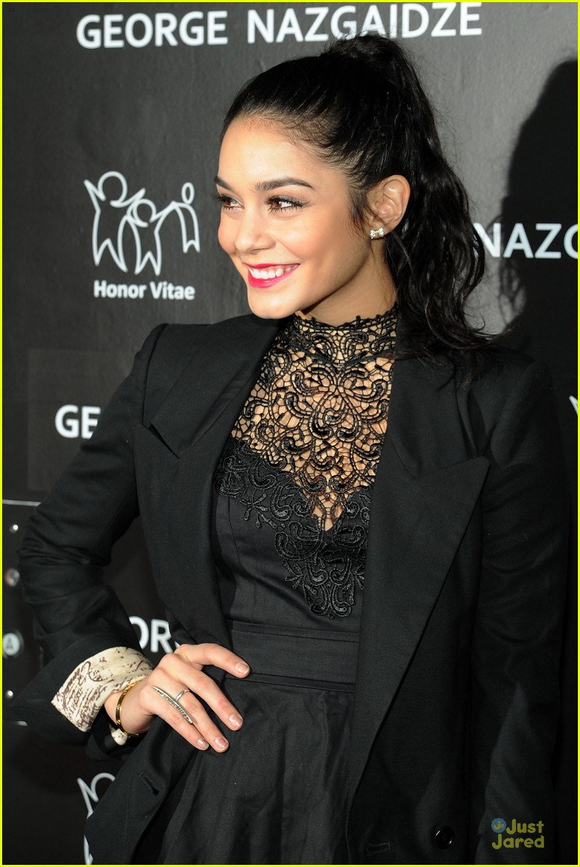 Vanessa Hudgens: Charity Meets Fashion Holiday Celebration Attendee