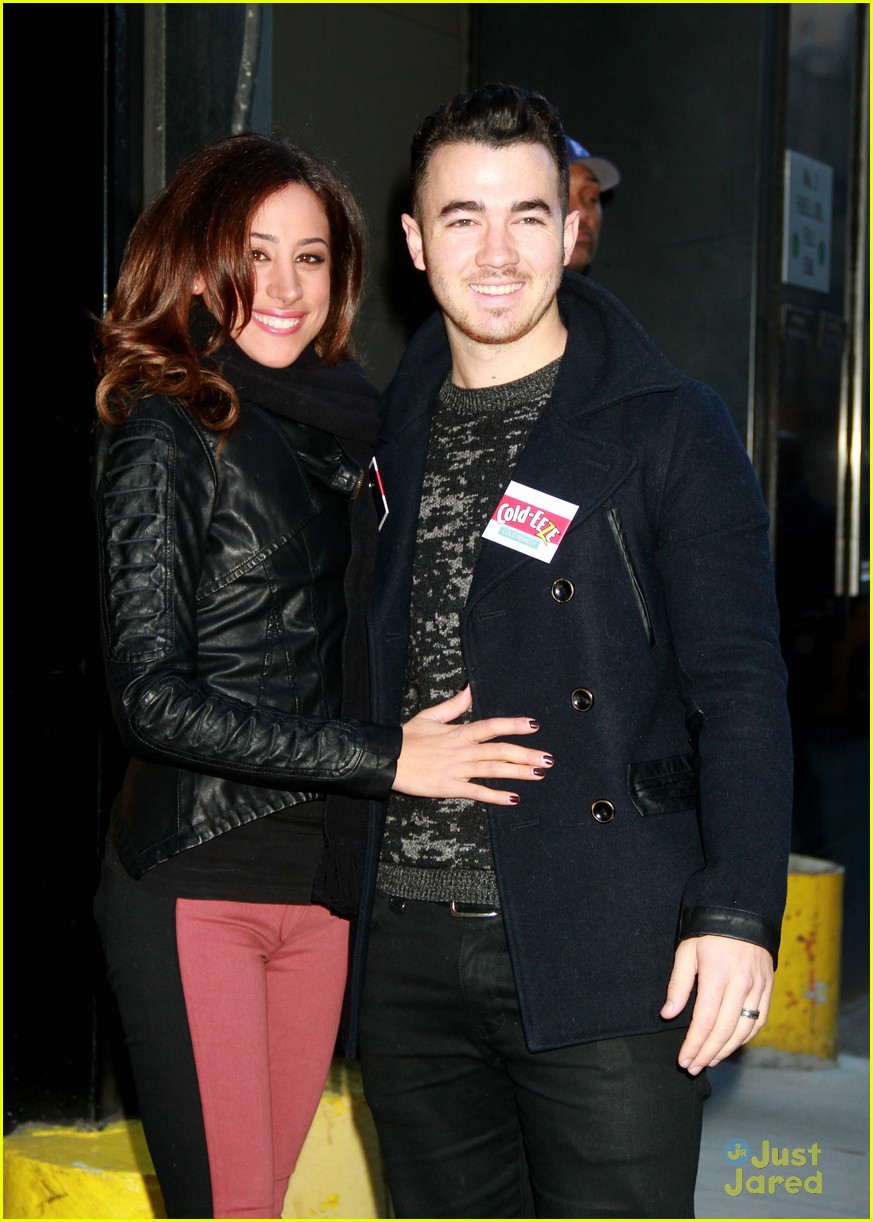 kevin danielle jonas fdny food drive 11