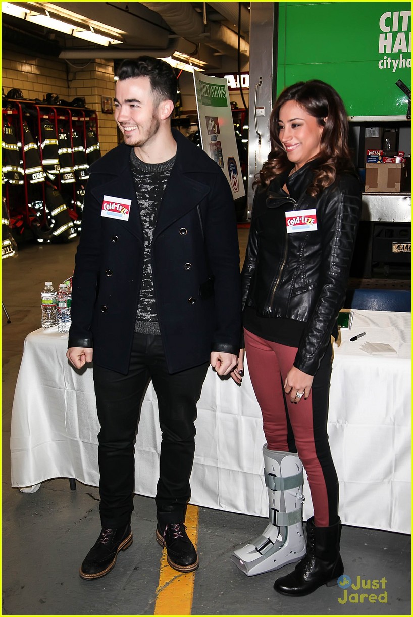 kevin danielle jonas fdny food drive 17