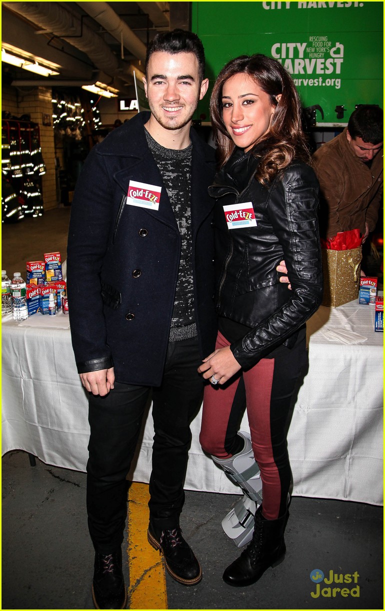kevin danielle jonas fdny food drive 22