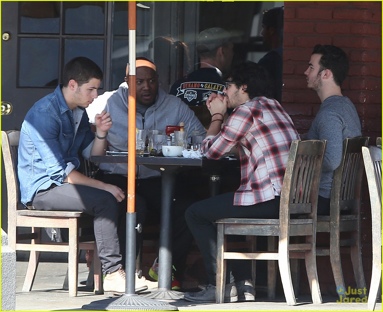 Full Sized Photo of jonas brothers kings road lunch 13 Jonas Brothers